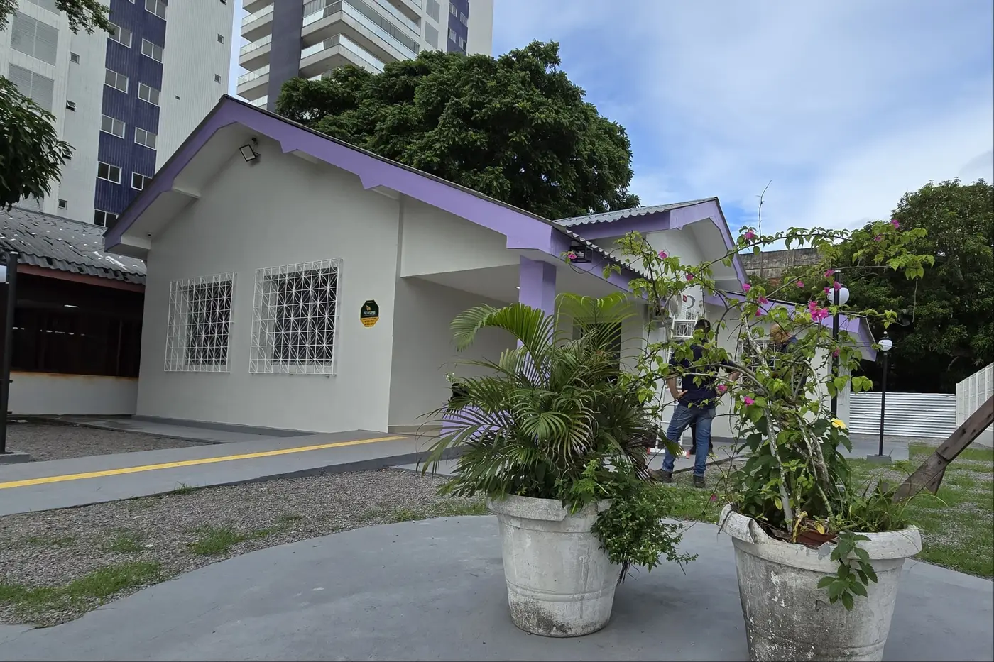 Governador Clécio Luís vistoria últimos ajustes da reforma do prédio do Centro de Referência em Atendimento à Mulher, em Macapá