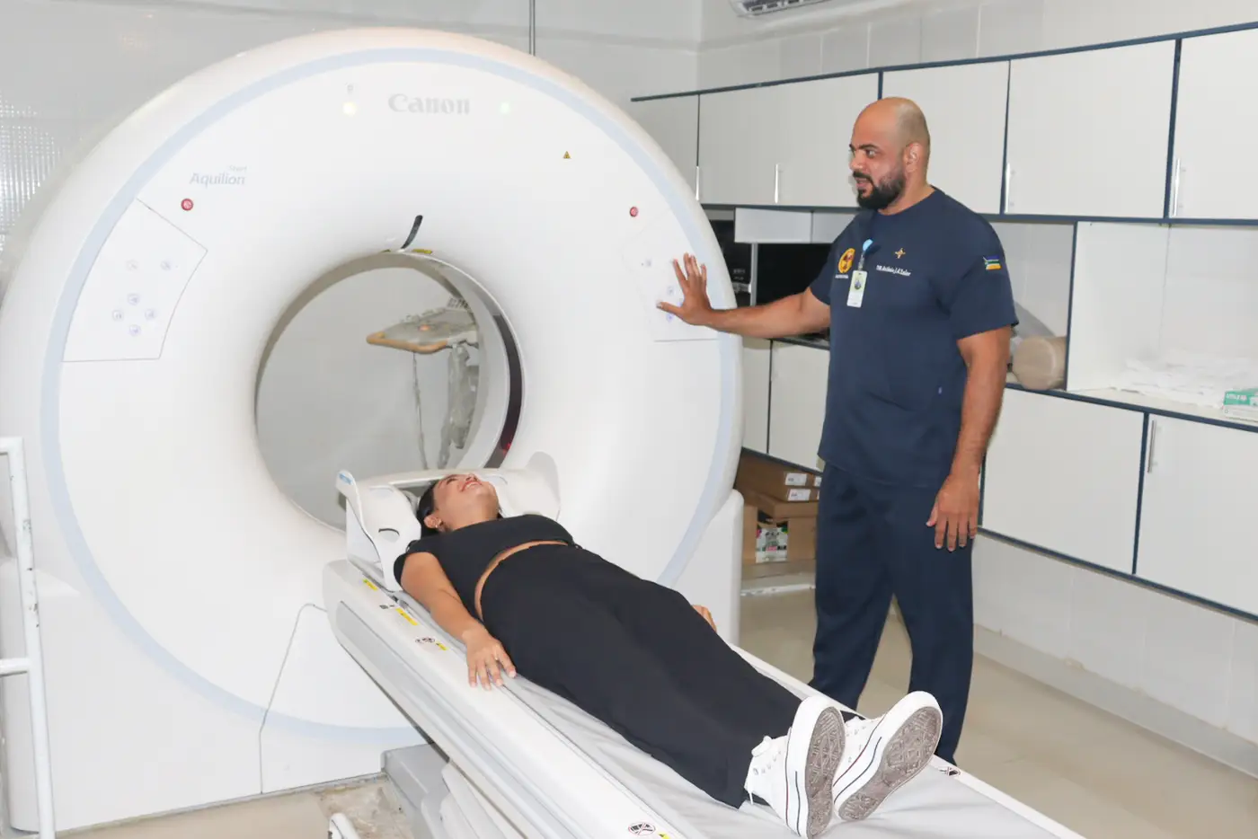 Treinamento da Equipe do Hospital de Emergência para Aparelhos de Imagem