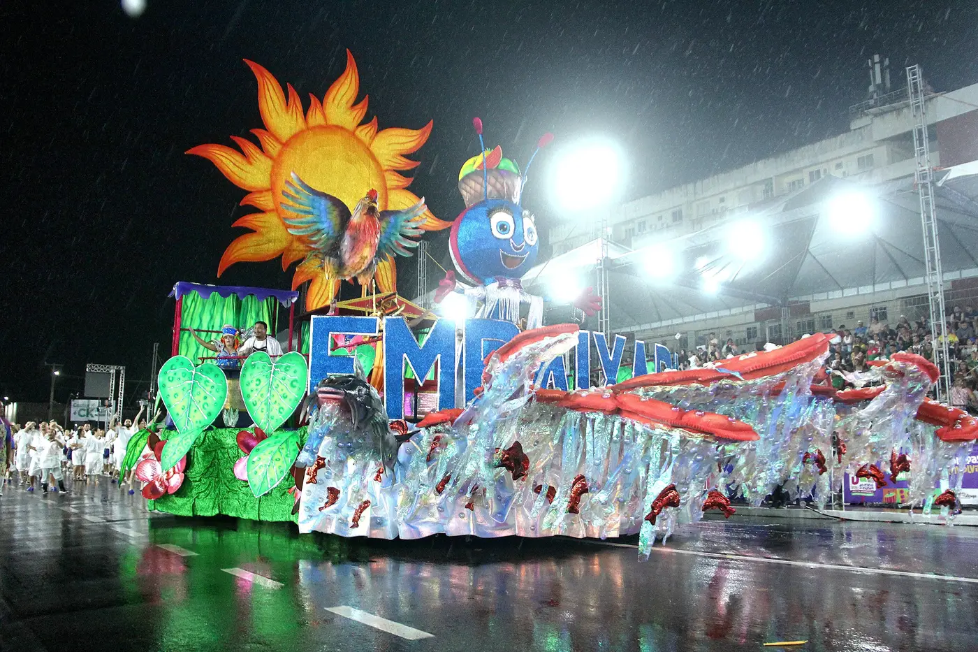 Carnaval 2025: Embaixada de Samba Cidade de Macapá abre 1ª noite de desfiles exaltando as tradicionais feiras populares