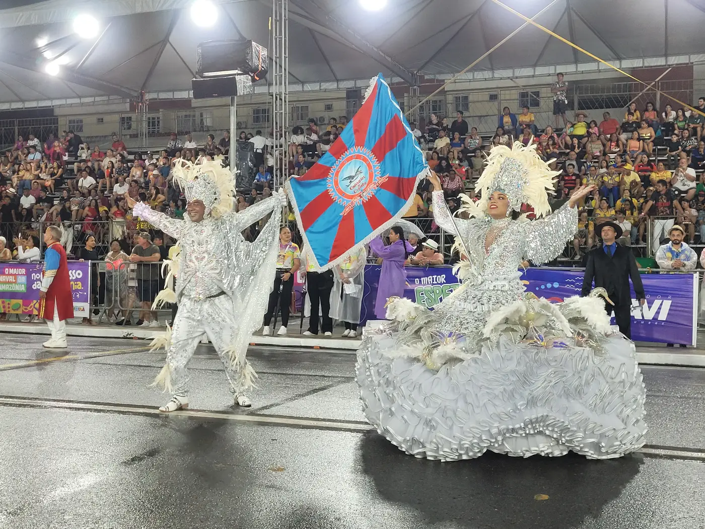 Carnaval 2025: Emissários da Cegonha abre segundo dia de desfiles com 'Senhor de Si' enaltecendo a força da superação