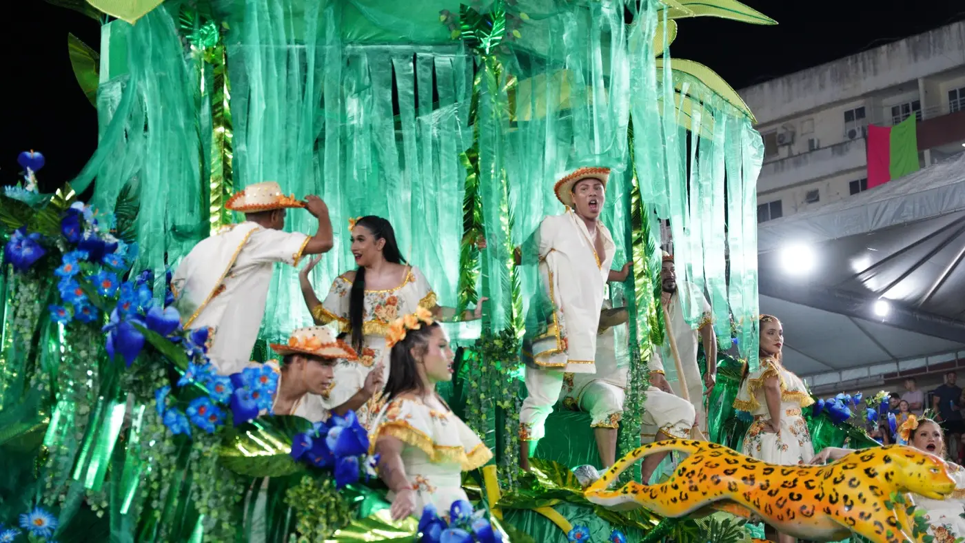 Carnaval 2025: Unidos do Buritizal celebra o jeito tucuju com 'Sou caboclo ribeirinho, de corpo, alma e verdade. Sou Macapaba, eis a minha identidade'