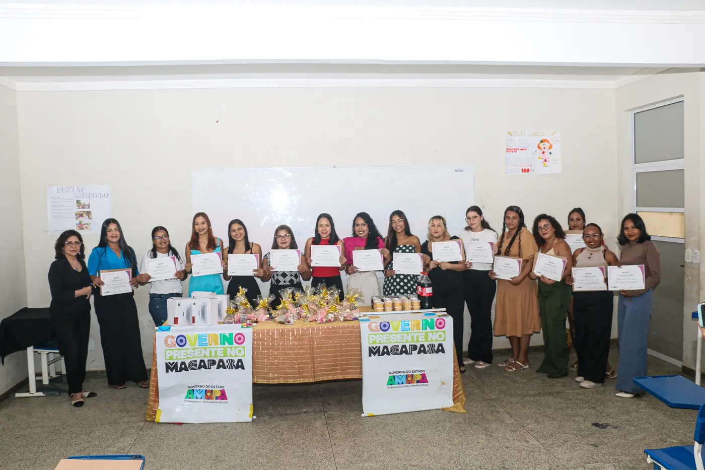 Governo do Amapá Encerra 3º Curso de Alongamento de Unhas para as Moradoras do Residencial Macapaba