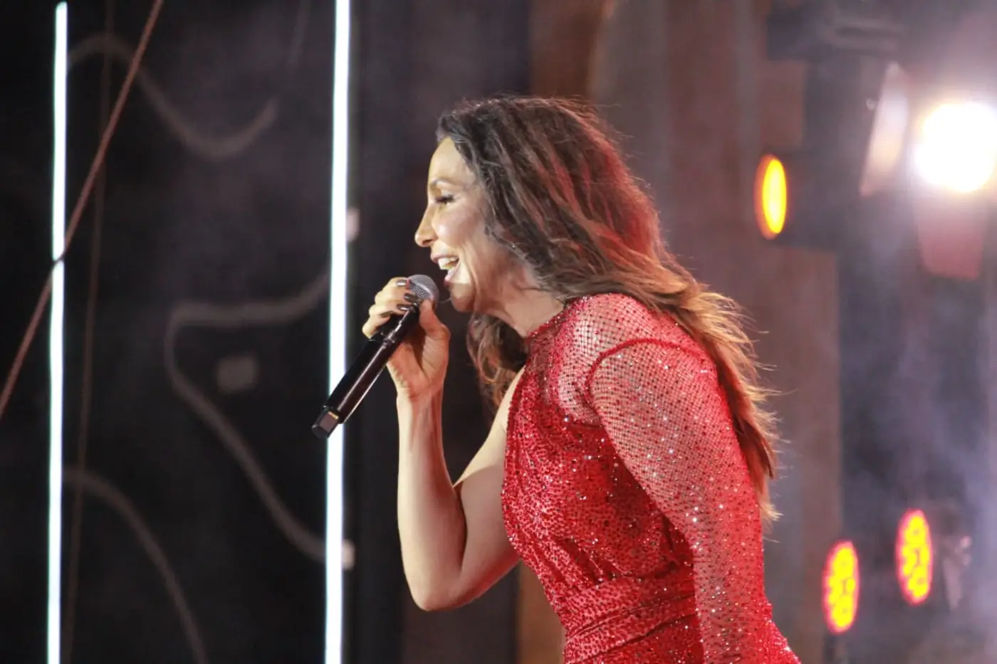 Ivete Sangalo emociona público com show de sucessos da carreira na 54ª Expofeira do Amapá