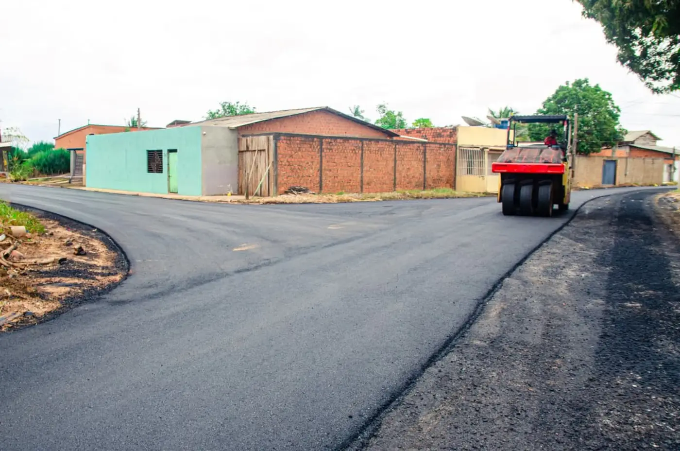 Pavimentação Asfáltica no Bairro Açaí, na Zona Norte de Macapá.