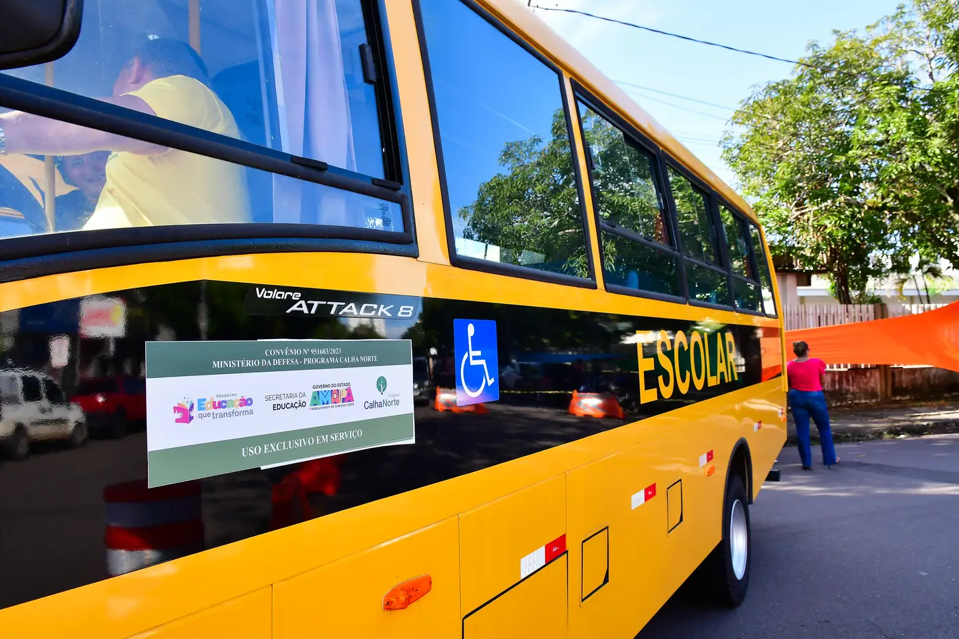 Entrega de 10 Ônibus Escolares
