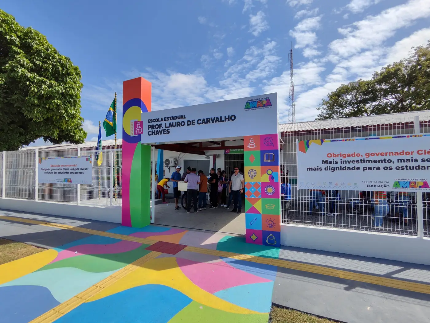 Entrega da Escola Estadual Lauro Chaves