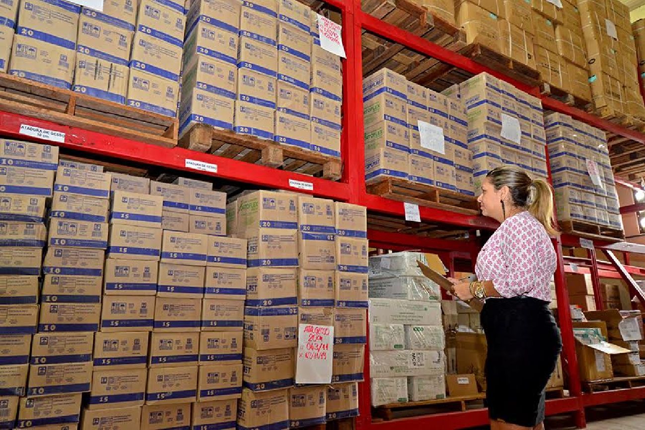 Foram distribuídos luvas estéril e de procedimentos, gases, ataduras, entre outros
