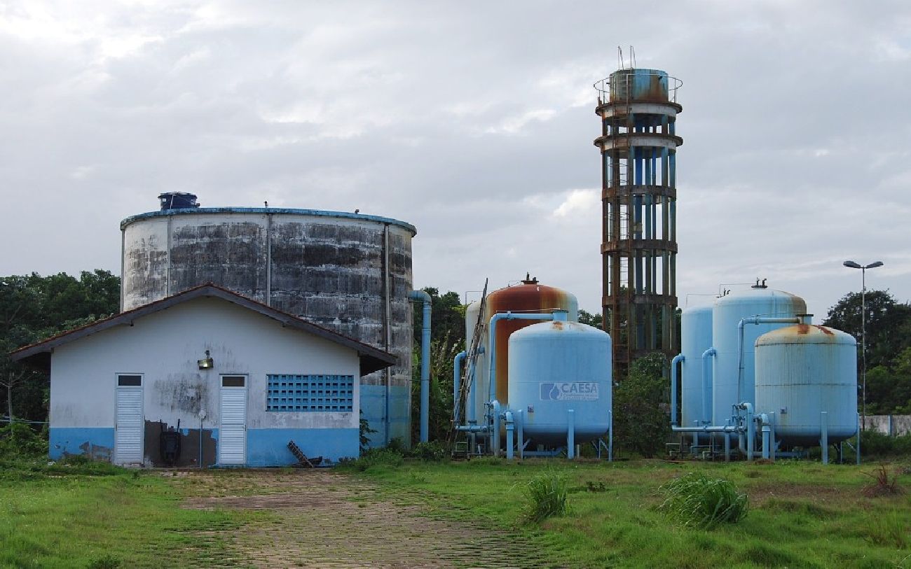 No sistema de abastecimento de água de Amapá foi realizada a substituição do conjunto motobomba