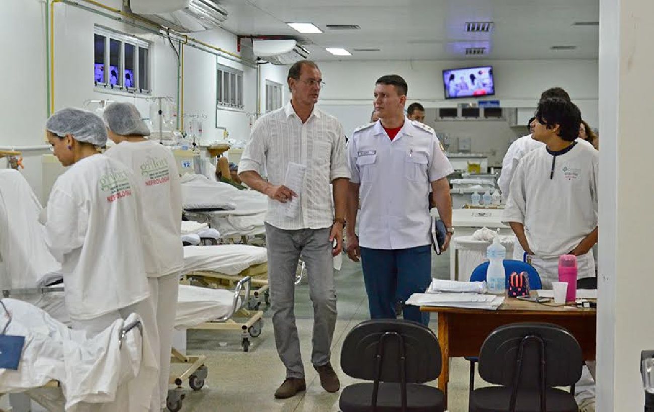 Secretário reuniu com os profissionais e discutiu melhorias no atendimento aos usuários da Unidade de Nefrologia