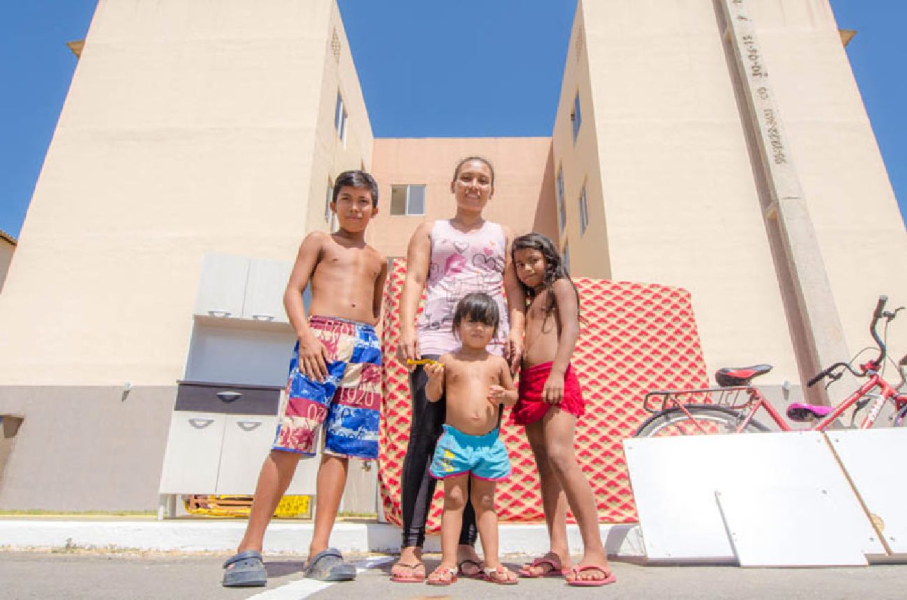 Eliete e os filhos deixaram a moradia precária e mudaram para o apartamento no Conjunto Macapaba, inaugurado na semana passada