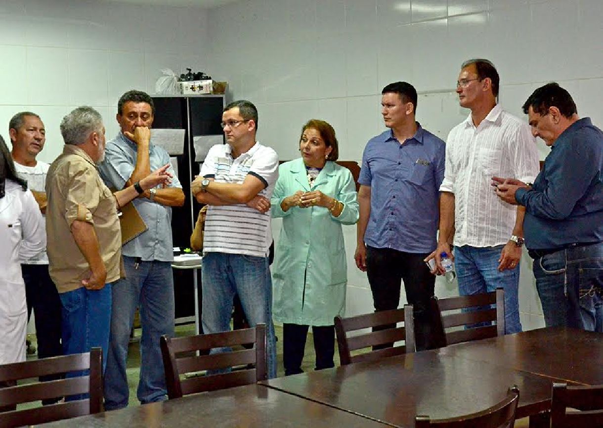 Após a visita às obras do hospital, uma reunião foi marcada para discutir uma solução para o remanejamento dos pacientes
