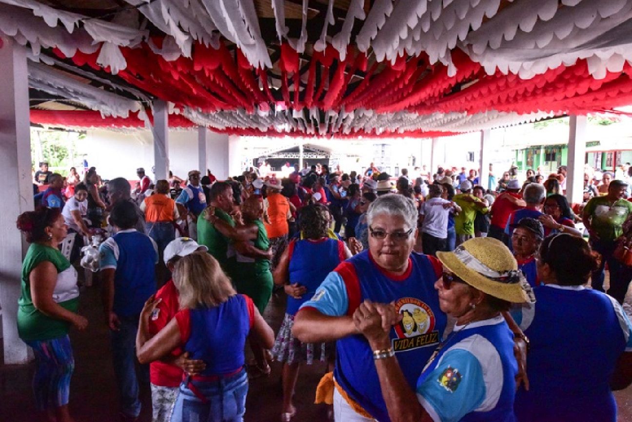 De acordo com a coordenação do Vida Feliz, mais de 100 idosos de Santana estiveram prestigiando o evento.