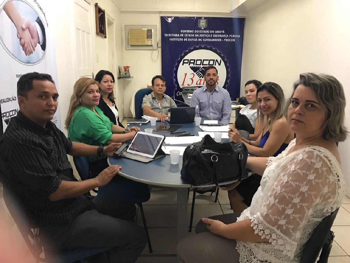 Representantes do Conselho Regional de Educação Física do Amapá reunidos com o gabinete e presidência do Procon