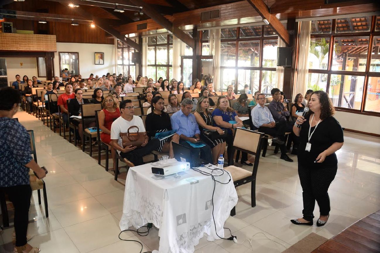 A programação contou ainda com palestras sobre a importância da informação para a construção da políticas públicas no processo de alfabetização, formação de professores e ensino, entre outros temas.