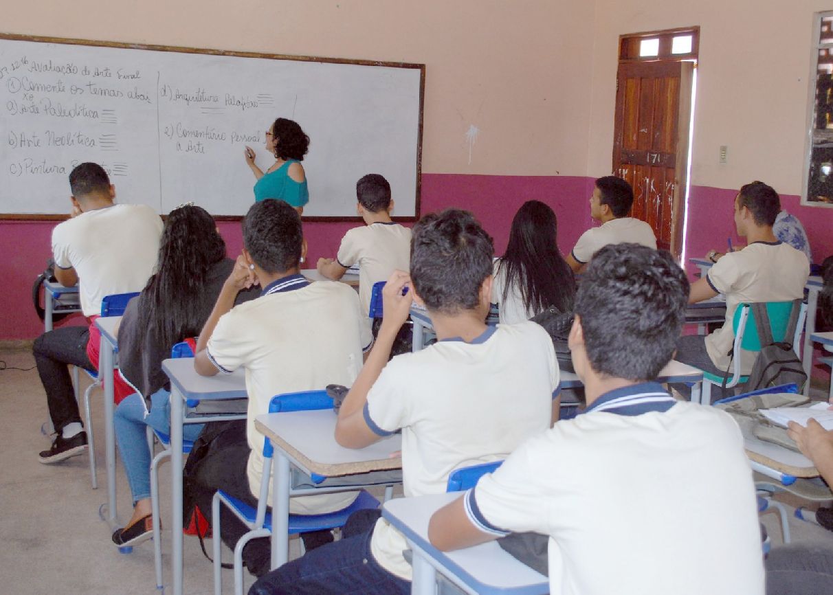 Custo com professores temporários é de R$ 6 milhões ao mês e mais de R$ 70 milhões ao ano