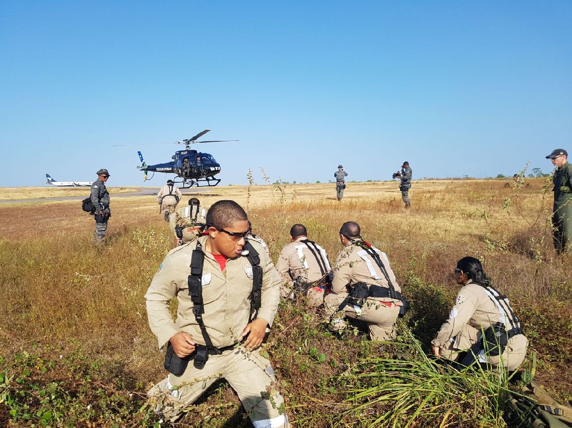 A equipe de instrutores do Curso Combate a Incêndio Florestal na Amazônia é formada por instrutores do CBM do Amapá e do Corpo de Bombeiros do Distrito Federal.