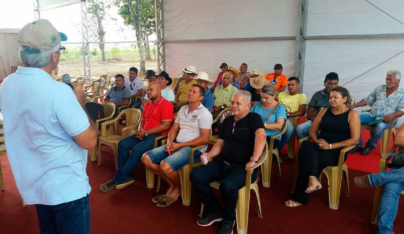Durante a palestra, os pecuaristas conheceram o sistema que permite rastrear o rebanho