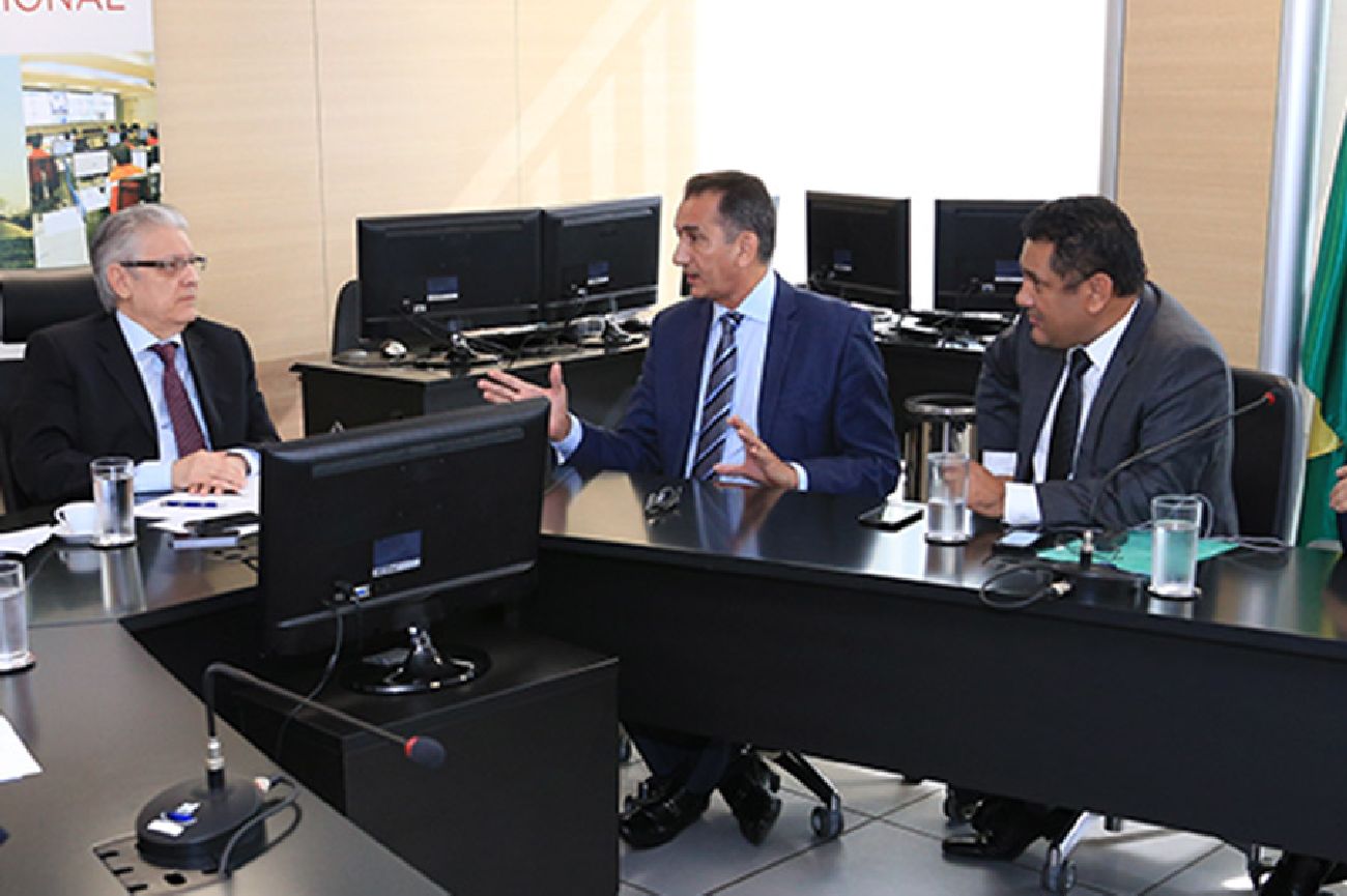 Governador explicou ao secretário-executivo do Ministério da Integração Nacional sobre a importância de garantir a gratuidade às famílias