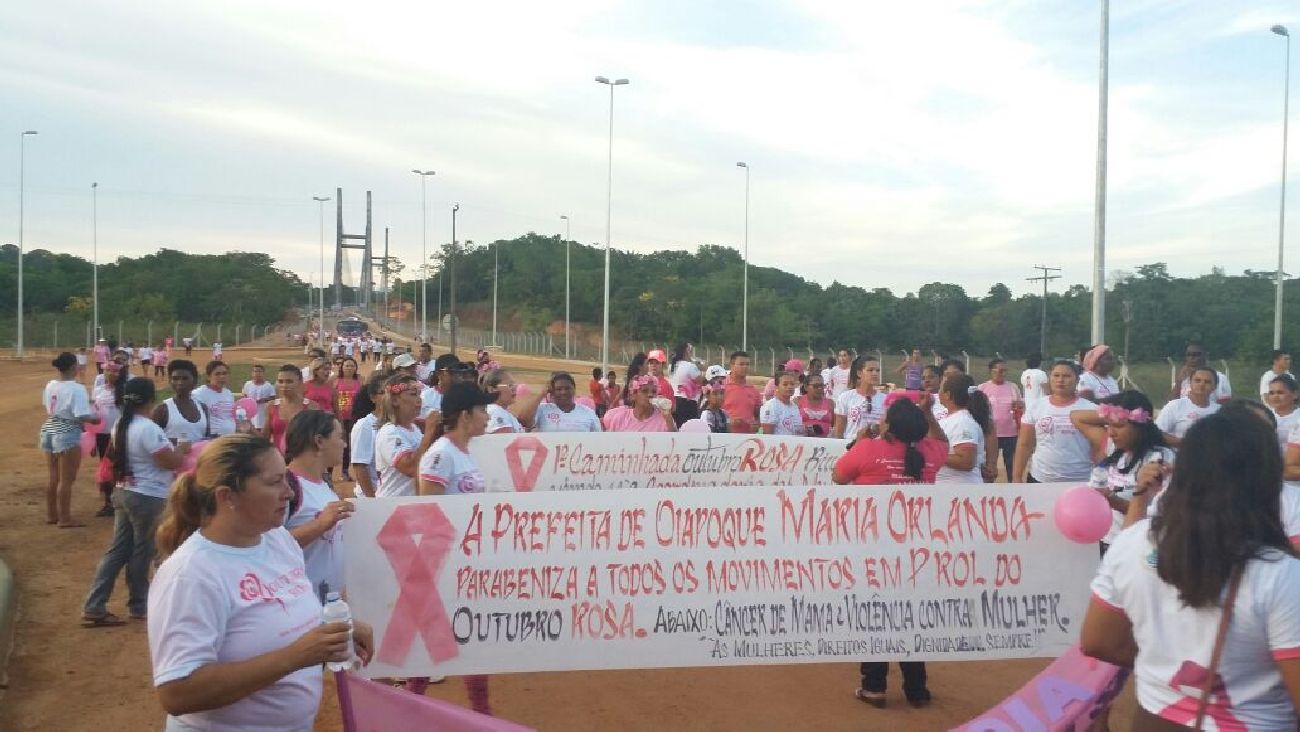 Dezenas de pessoas participaram da caminhada