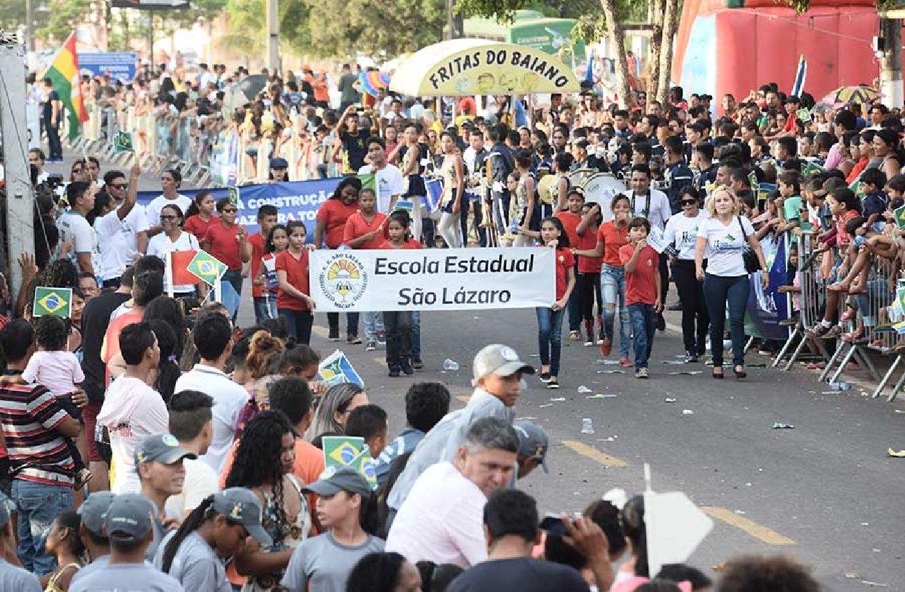 479 alunos de 16 escolas participaram do desfile, que teve a participação de professores e servidores da Secretaria de Estado da Educação