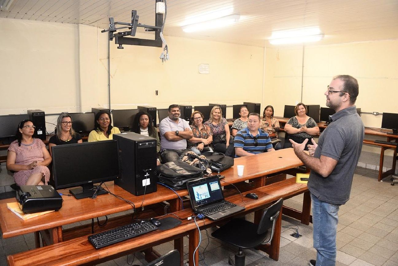 Esta semana, pedagogos de escolas onde o sistema será implantado já estão sendo capacitados para utilizá-lo.
