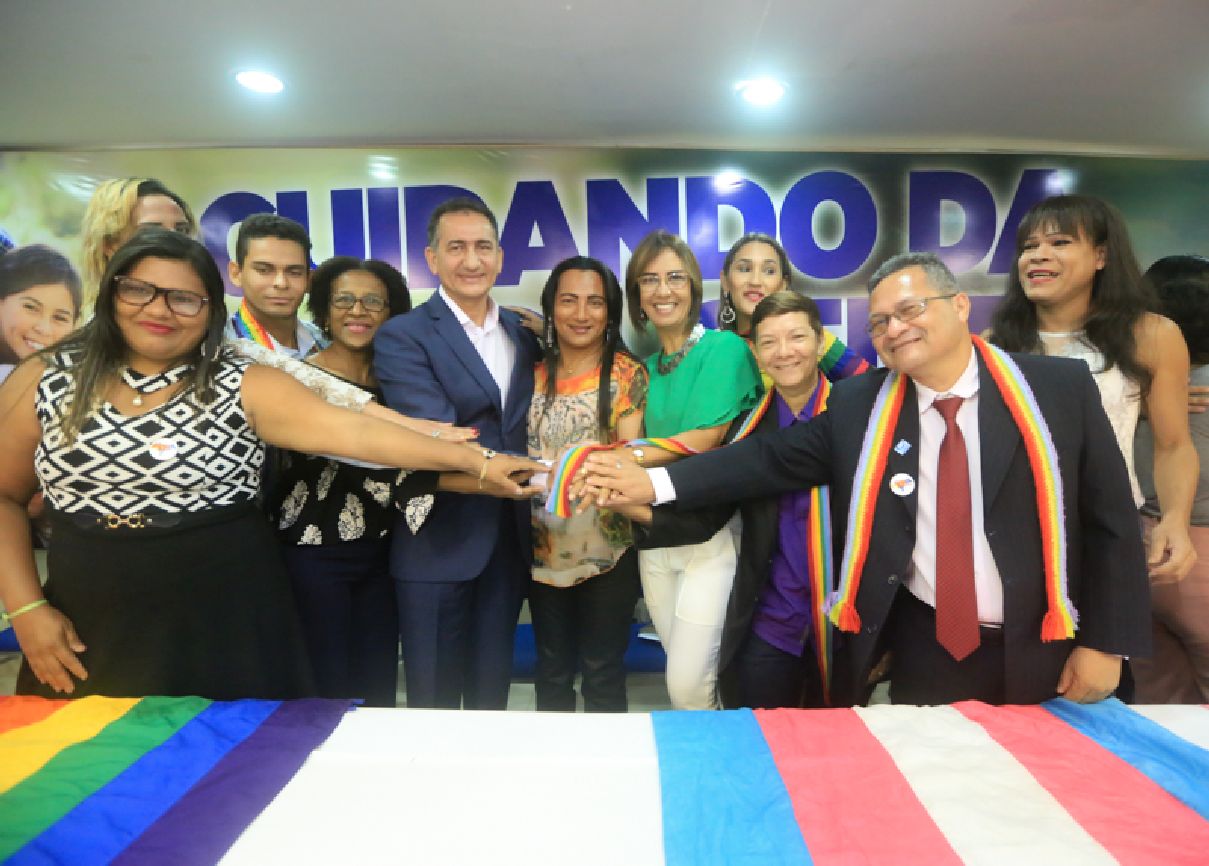 O conselho tem dois representantes para cada um dos segmentos, que são: gays, lésbicas, bissexuais, travestis e transgêneros.