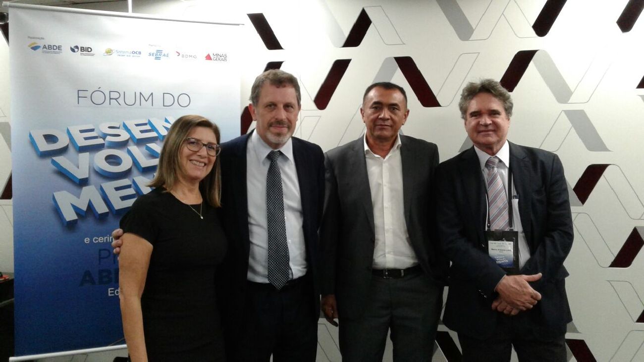 Elna Feio (assessora técnica da Afap), Marco Crocco (presidente do BDMG e vice-presidente da ABDE), Francisco de Assis (presidente da Afap) e Marco Antonio Lima (Secretário Executivo da ABDE).