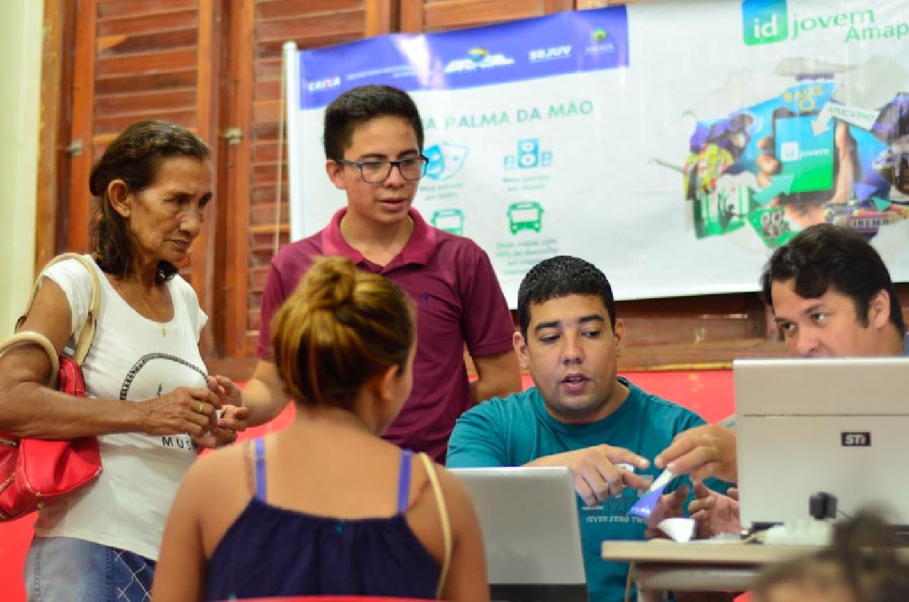 A emissão de documentos em Laranjal e Vitória do Jari faz parte da Caravana da Juventude, que visa percorrer os municípios do Estado com intuito de cadastrar os jovens aptos a receberem o benefício.