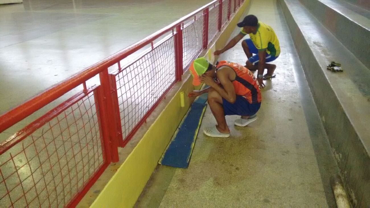 Áreas interna e externa do ginásio recebem serviços de pintura