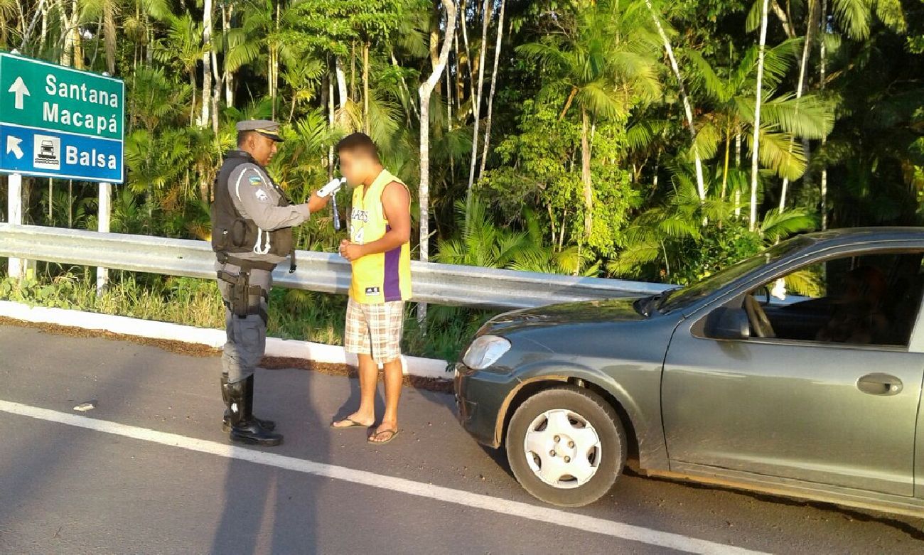 Durante o fim de semana foram abordados 133 veículos e 60 motociclistas. Destes, 15% dos condutores abordados foram flagrados sem CNH e 10% dirigindo sob efeito de álcool