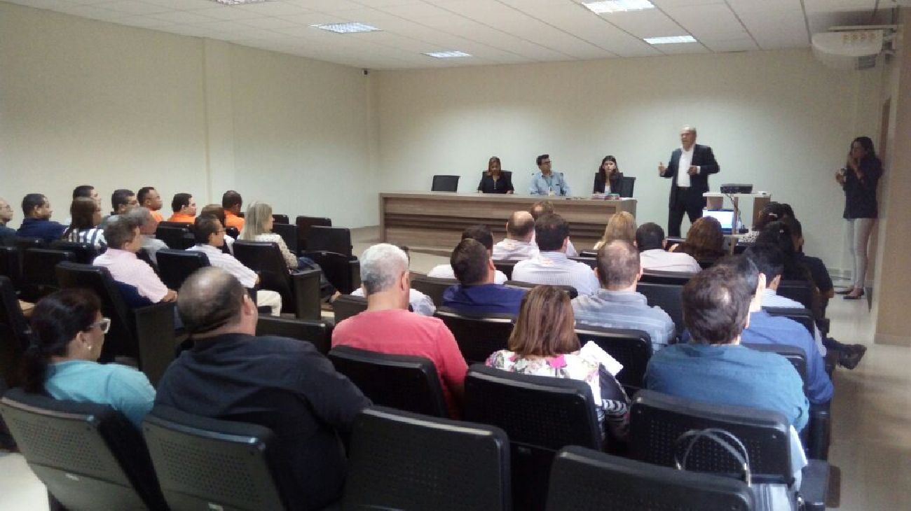 Participaram do encontro donos de supermercados, mercantis e pequenos comerciantes