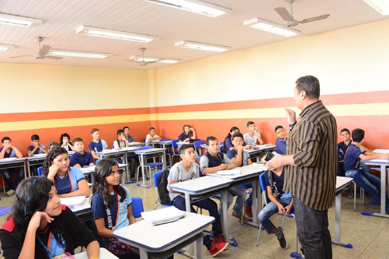 Nesta primeira fase, serão inseridos os dados da matrícula inicial com informações sobre as escolas, turmas, alunos e profissionais em sala de aula de todos os estabelecimentos públicos e privados de educação básica e educação profissional.