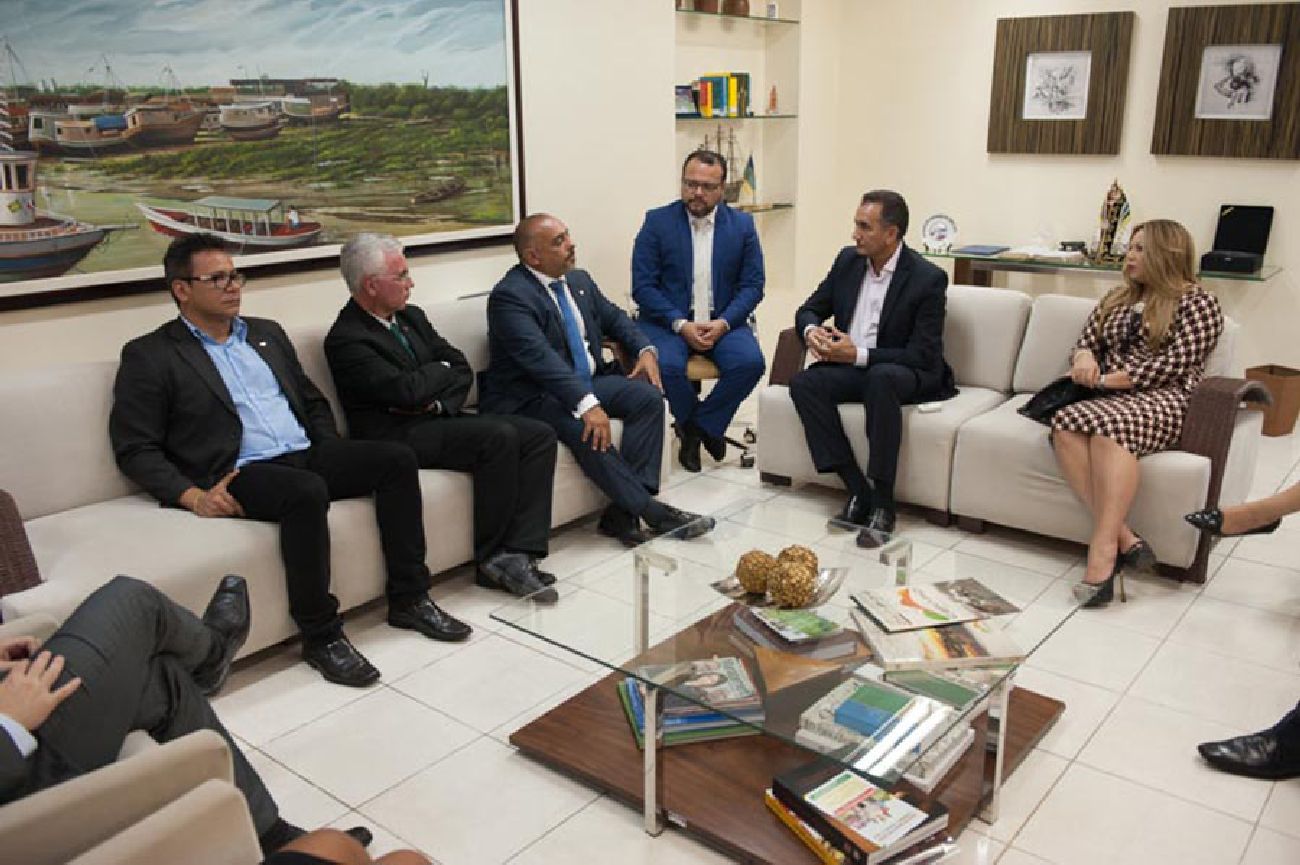 Durante o encontro, Waldez Góes se comprometem em analisar os pleitos apresentados pelos integrantes da OAB