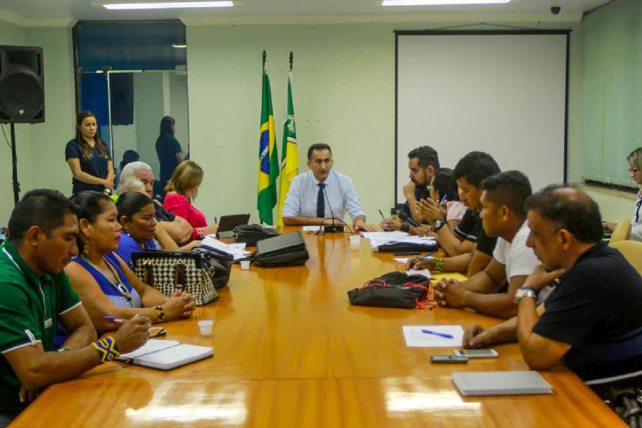 Governador Waldez Góes e equipe de governo receberam lideranças indígenas para discutir as demandas das aldeias