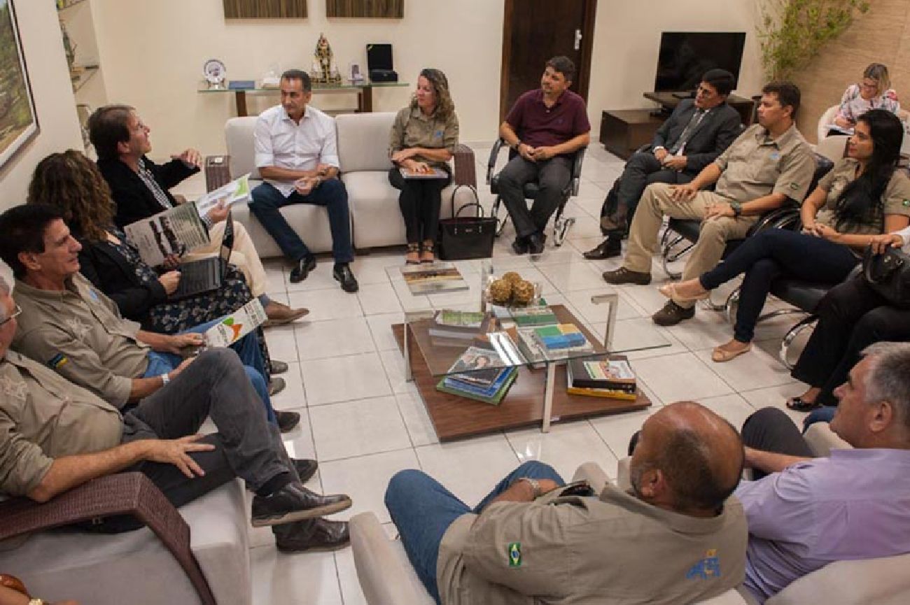 Governador Waldez Góes recebeu, no Palácio do Setentrião, os organizadores do Fest Jeep no Meio do Mundo