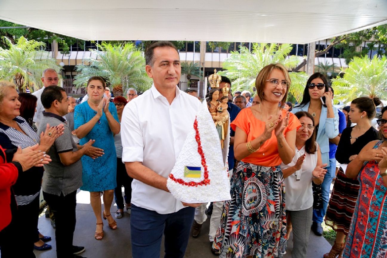 A imagem foi recebida pelo governador Waldez Góes e sua família, funcionários do Setentrião e devotos que acompanham a peregrinação todos os anos