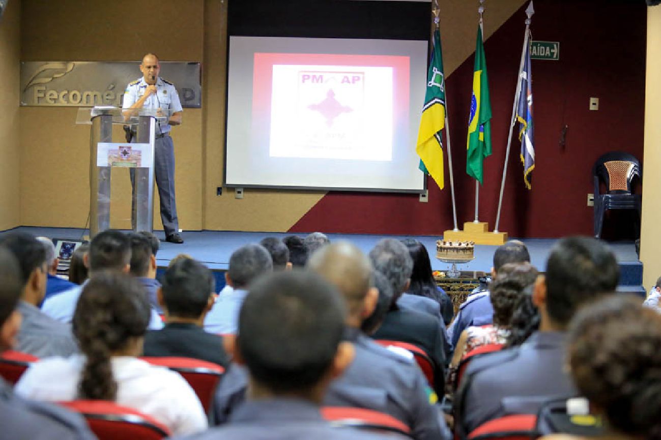No auditório da Fecomércio-AP, civis e militares foram homenageados durante a solenidade de aniversário do 6º Batalhão da PM