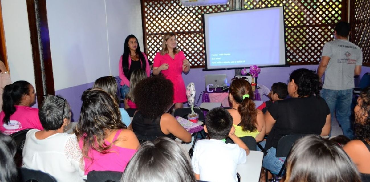 Mulheres receberam orientações sobre o autoexame para identificar precocemente os sintomas do câncer de mama
