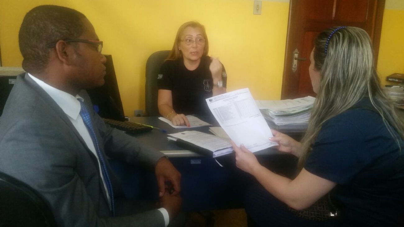 O indulto será concedido de acordo com o decreto para as mulheres presas que não tenham sido condenadas por cometer crime mediante violência ou grave ameaça e não tenham sido punidas com a prática de falta grave.