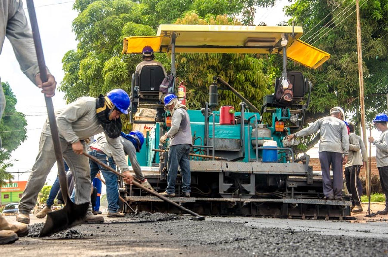 Após o trabalho de pavimentação, Rua Adálvaro Cavalcante terá uma nova ciclovia e acostamento