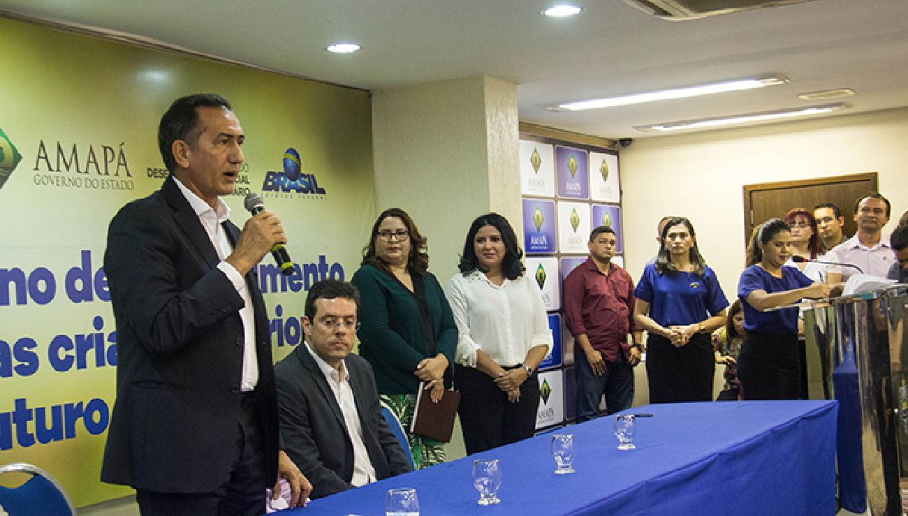 “Essas mudanças são para recompor técnica e politicamente a equipe de governo", explicou Waldez