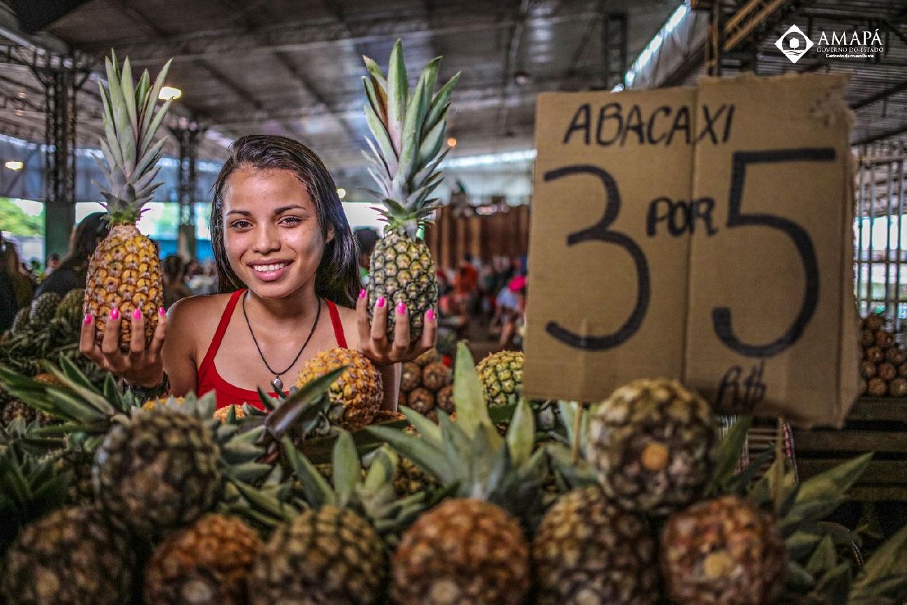 Estima-se que 2,4 mil agricultores oriundos de 189 comunidades de todo o Estado são atendidos pelo governo, que providencia transporte e logística para ajudar no escoamento da produção rural.