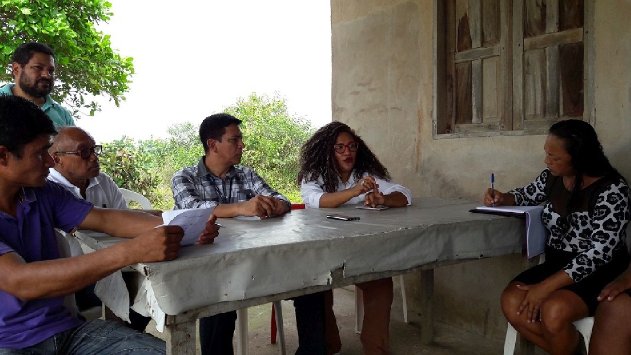 A reunião aconteceu no loteamento, que foi fundado há cerca de oito anos e gerenciado pelo Instituto Nacional de Colonização e Reforma Agrária