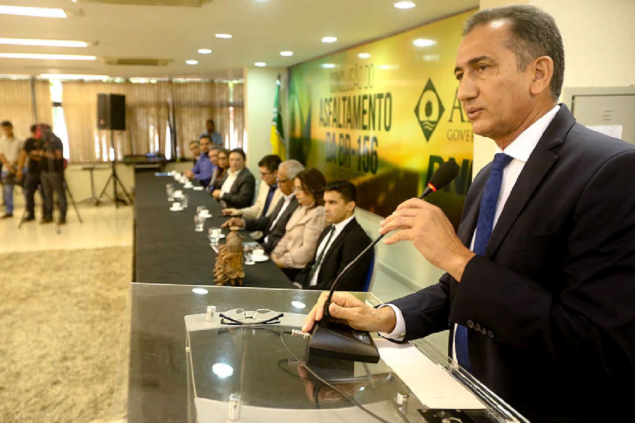 O chefe do Executivo classificou as trocas como um “processo natural de governo” e previu o desempenho de cada um dos novos gestores.