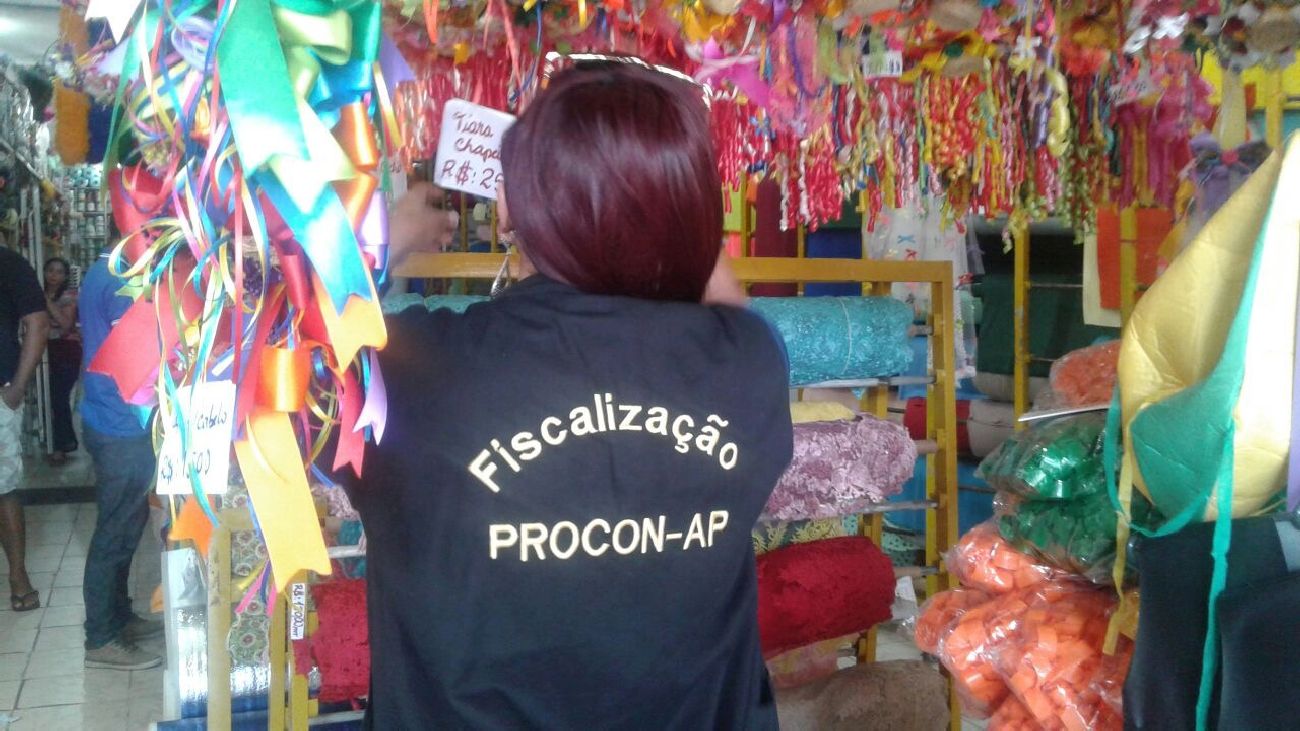 Os fiscais percorreram lojas do centro comercial de Macapá