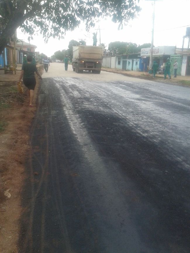 Nessa nova etapa, a avenida está sendo preparada para receber o asfaltamento
