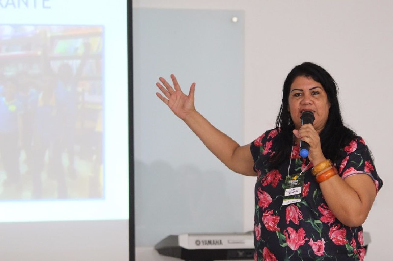 Sara Trindade, gestora da Escola Estadual Serafini Costaperária, representou o Amapá na etapa regional.