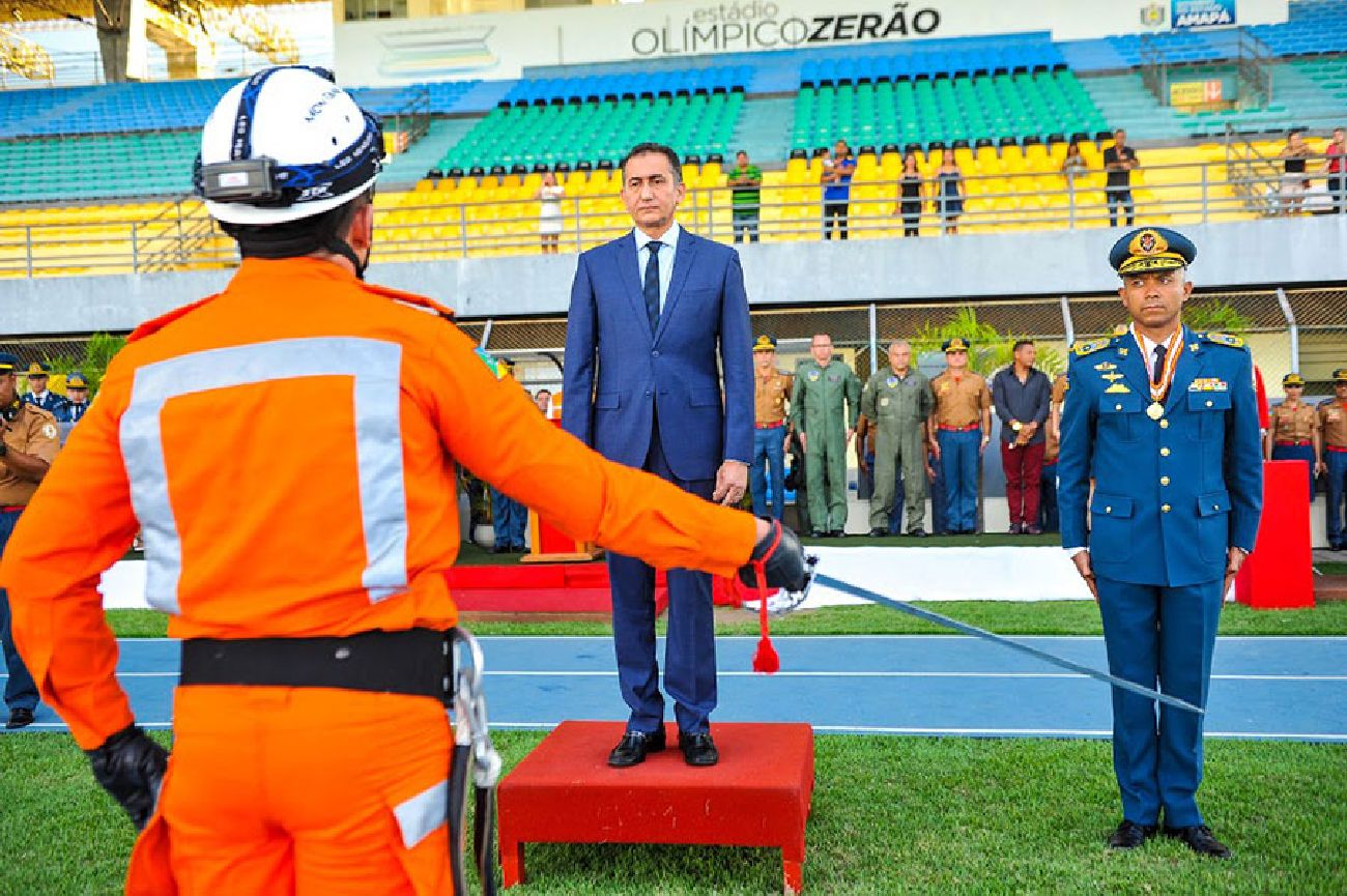 Governador Waldez Góes participou da solenidade de nomeação e promoção dos integrantes do Corpo de Bombeiros