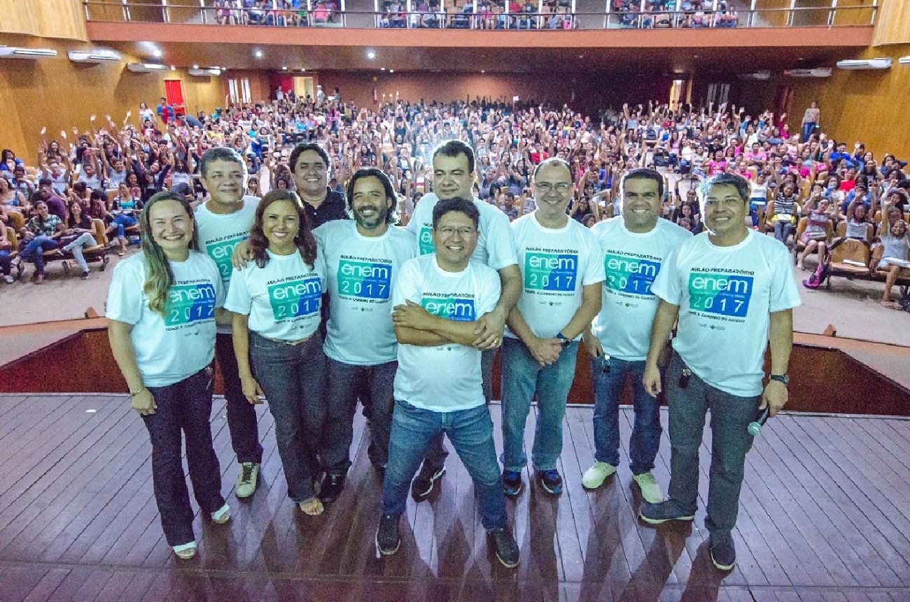 Aulas são ministradas por professores experientes no Enem