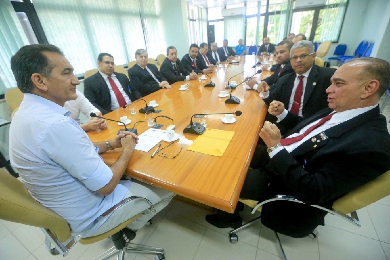 Governador reuniu com representantes da maçonaria na tarde desta quarta, no Palácio do Setentrião
